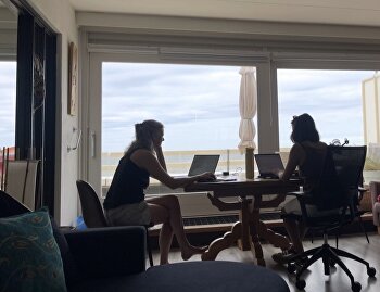 Schrijvers aan het werk