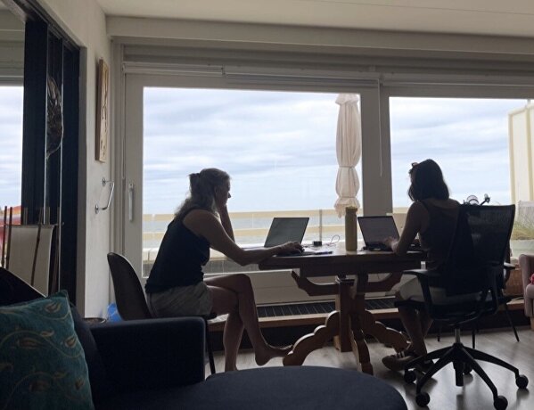 Schrijvers aan het werk